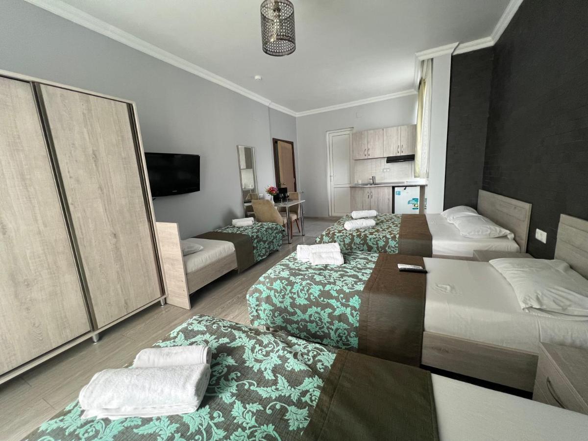 Guesthouse Data Gonio Bagian luar foto